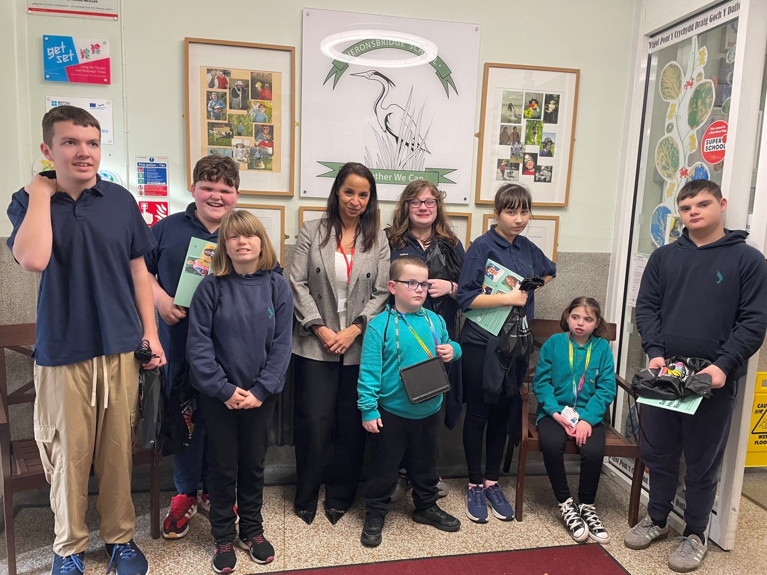 Picture of the Police & Crime Commissioner with pupils from Heronsbridge